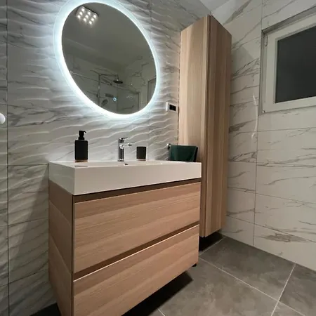 Glamorous Getaway * زادار