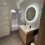 Glamorous Getaway Apartment