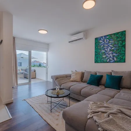 Glamorous Getaway Apartment