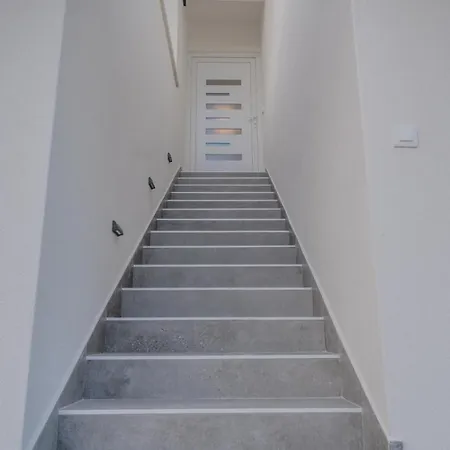 Glamorous Getaway Apartment