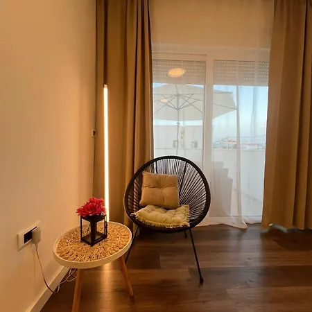 Апартаменты Glamorous Getaway *