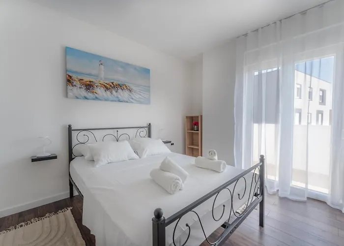 Апартаменты Glamorous Getaway *