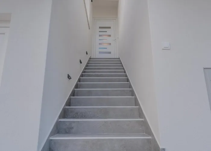 Glamorous Getaway Apartment