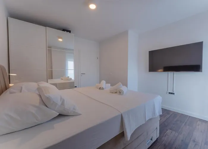 Glamorous Getaway Задар