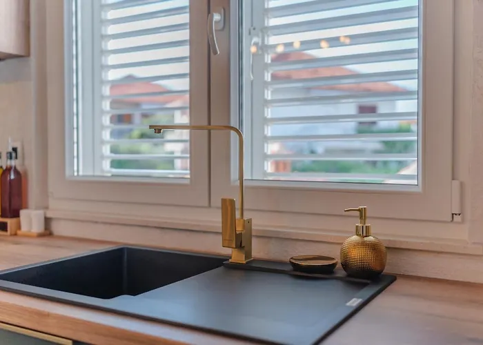 Glamorous Getaway Задар